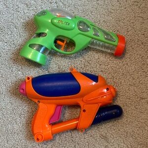 Small hang water guns